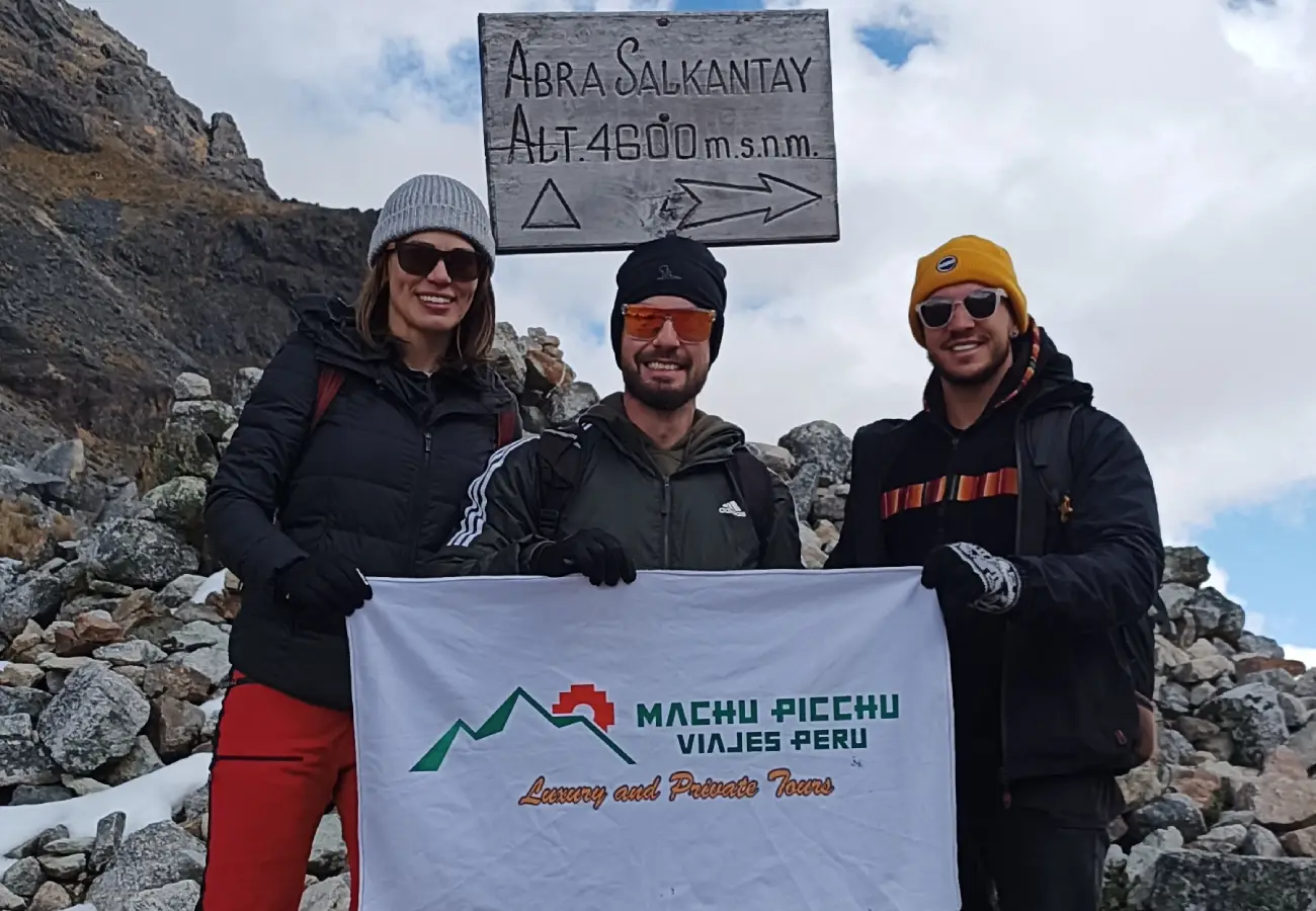 Nossos turistas brasileiros no Passo Salkantay