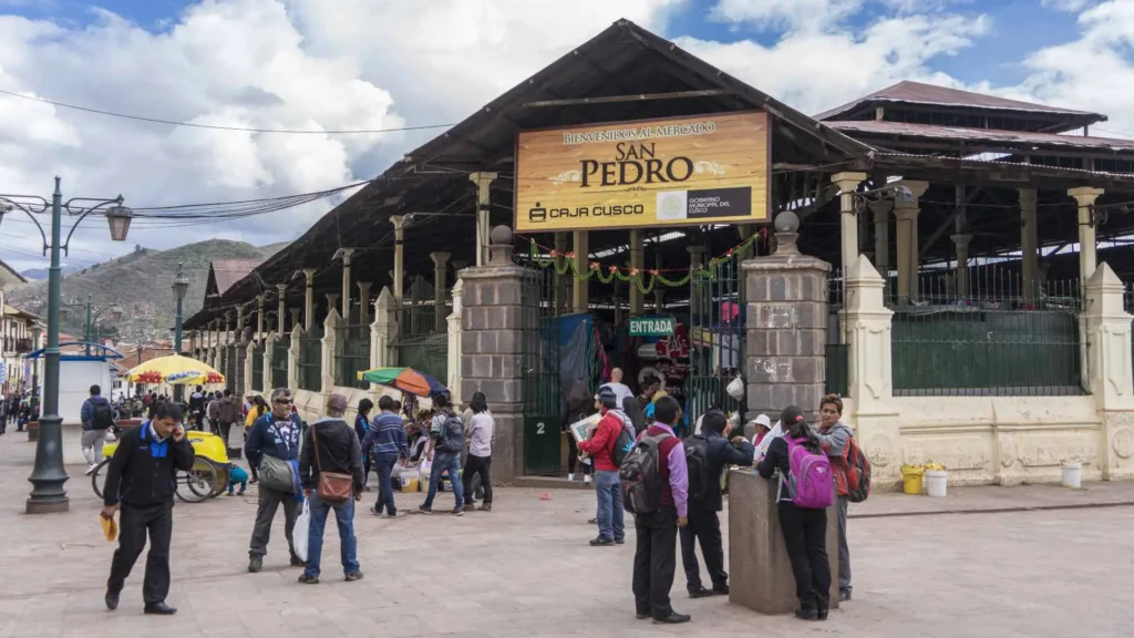 Mercado de San Pedro em Cusco
