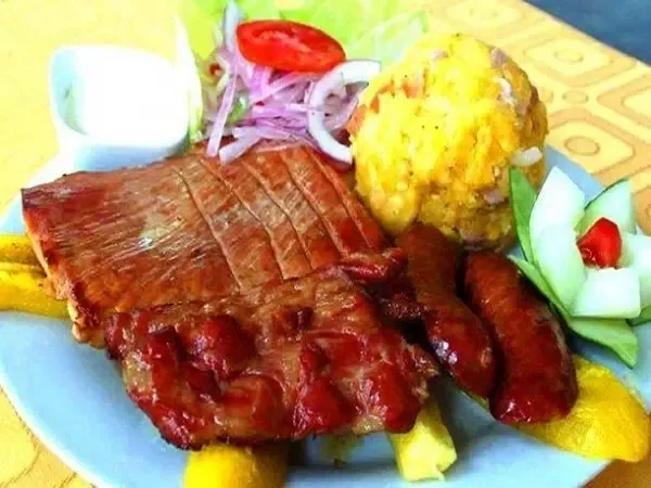 Tacacho com carne seca e linguiça