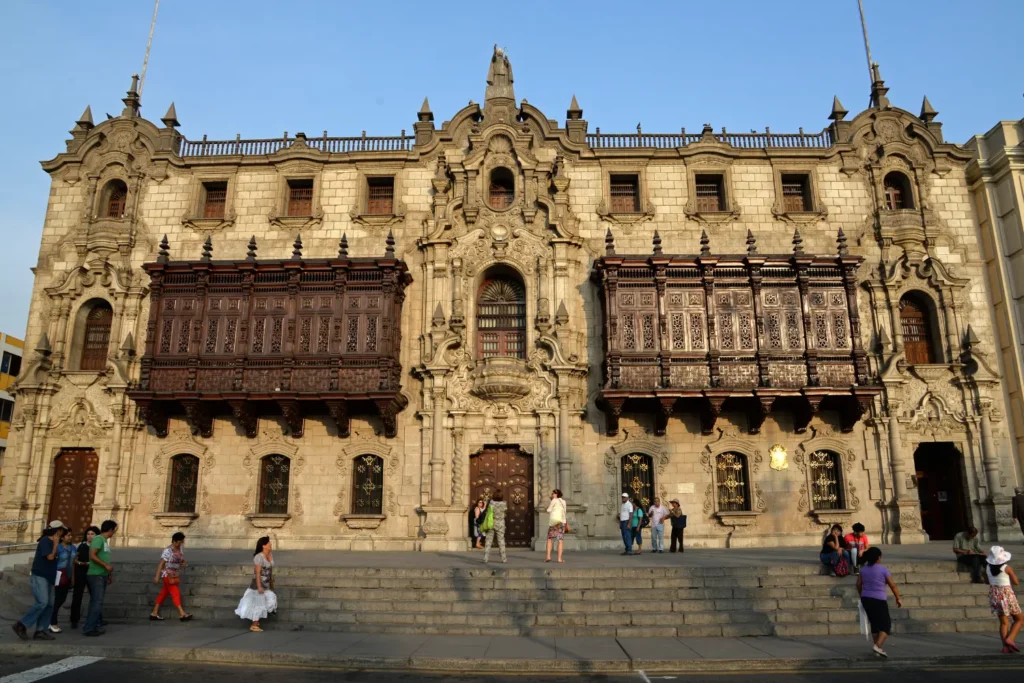 Palácio Arcebispal e seus famosos balcões de madeira