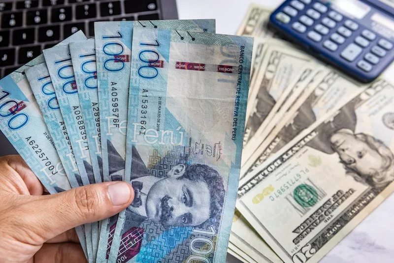 Dólares e soles no Peru, é mais recomendável levar dinheiro em espécie