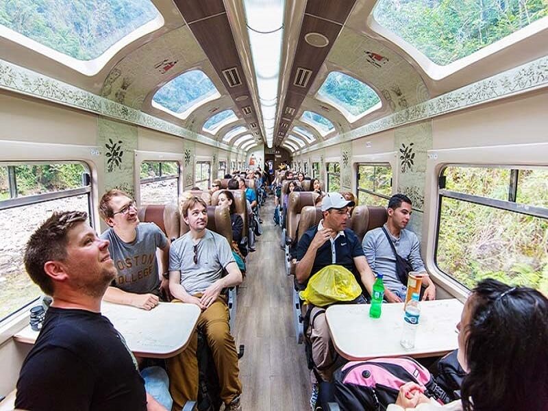 Trem no horário da manhã